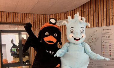 Salzwelten Sally Maskottchen mit Gspensti   | © Salzwelten