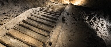 Salzwelten Hallstatt Prähistorisch älteste Holzstiege  | © Bergauer 