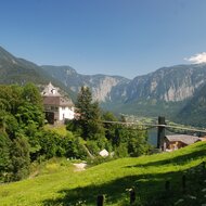 Salzwelten Hallstatt Rudolfsturm mit Brücke im Sommer  | © Torsten Kraft 