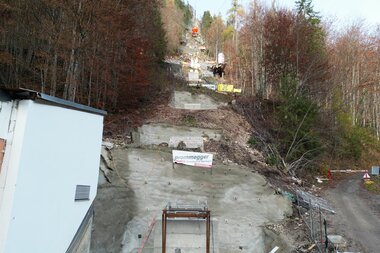 Salzwelten Hallstatt Umbau Salzbergbahn Demontage Talstation Stützen weg, Blick auf Berg zur Bergstation | © Salzwelten 