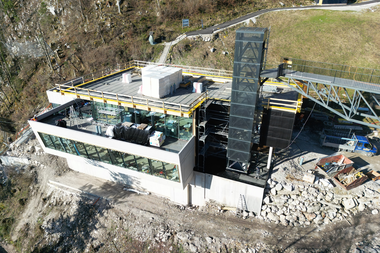 Salzwelten Hallstatt Bergstation neu Umbau Glas Beton Dach bereits vorhanden  | © Salzwelten 