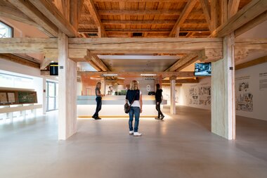 Salzwelten Salzburg Hallein Besucherzentrum Eingangshalle | © Ostermann