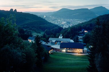 Kelten.Erlebnis.Berg Abendstimmung | © Olah Salzwelten Salzburg Kelten.Erlebnis.Berg mit Stadt Salzburg Abendstimmung | © Olah