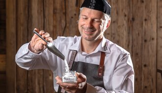 Salzwelten Salzburg Salz-Manufaktur Pfannmeister SlazZart abfüllen  | © ©Löff