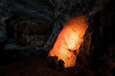 Beleuchteter Salzstein | © Kernmayer Salzstein Salzwelten Beleuchtet | © Kernmayer