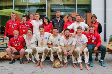 Salzwelten Salzburg Sommerveranstaltung Salz-Manufaktur Ranggeln Gruppenbild Erwachsene | © HKro Bild Der Auslöser 