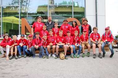 Salzwelten Salzburg Sommerveranstaltung Salz-Manufaktur Ranggeln Gruppenbild Kinder  | © HKro Bild Der Auslöser 